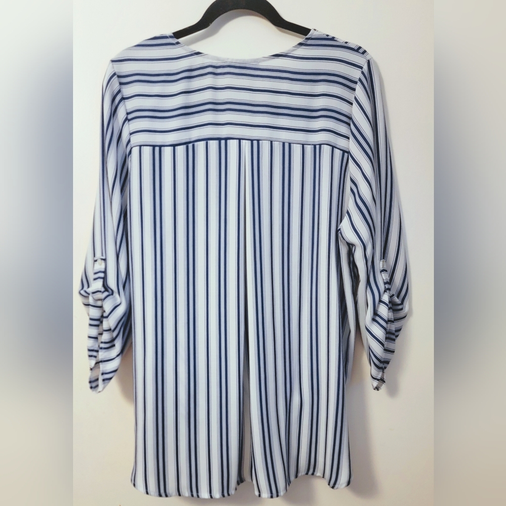 Weat Kei Blue and White Striped V-Neck Blouse - Picture 2 of 5